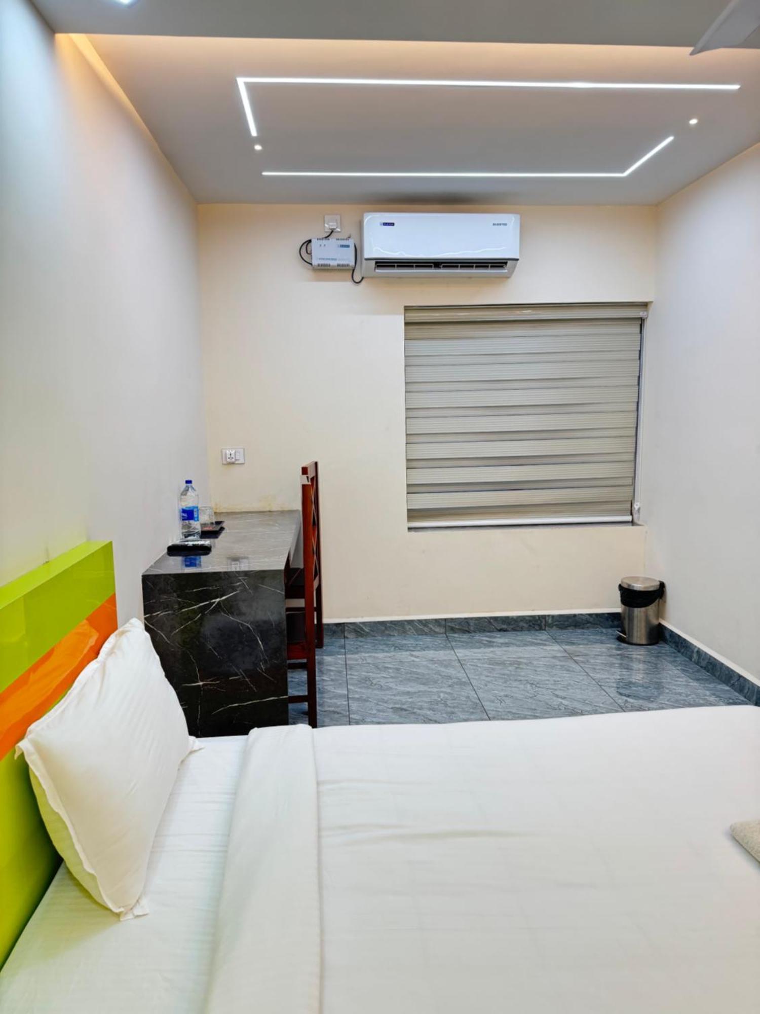 Hotel Krishnakripa Premium Residency Kochi Zewnętrze zdjęcie