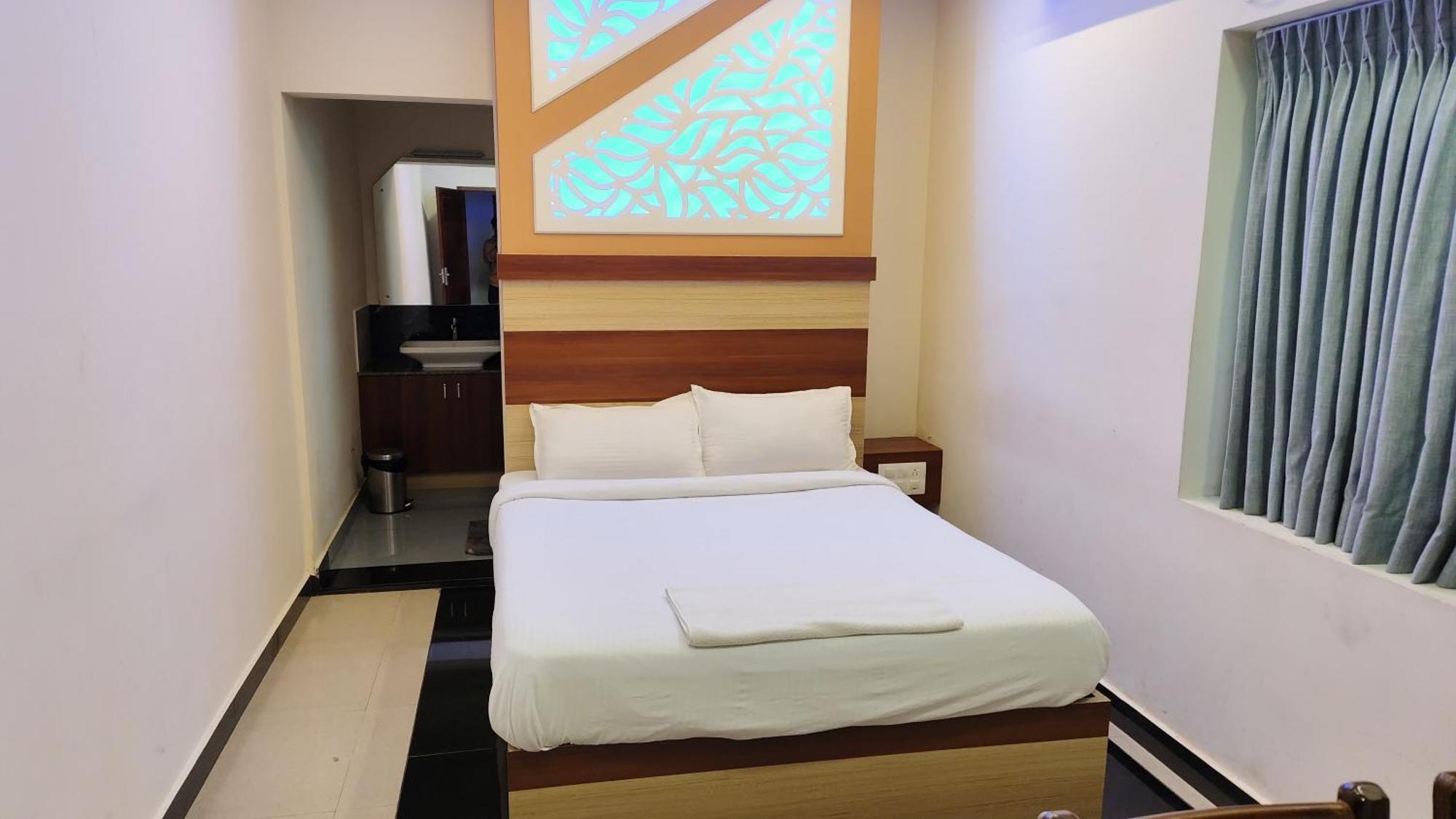 Hotel Krishnakripa Premium Residency Kochi Zewnętrze zdjęcie